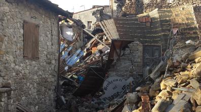 Entre fin août 2016 et janvier 2017, la zone du Monti Sibillini, près des villes d'Amatrice et de Norcia en Italie centrale a été dévastée par six fortes secousses. Ici, le village de Pretare.